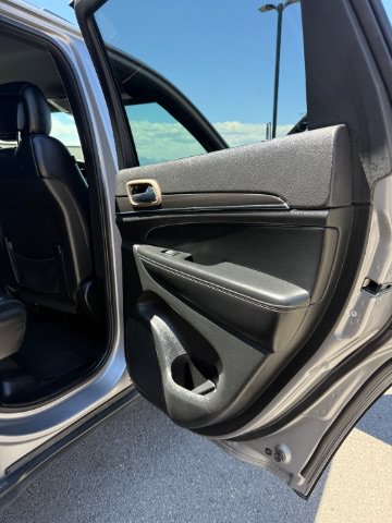 Used 2015 Jeep Grand Cherokee Limited AWD/4WD image 16