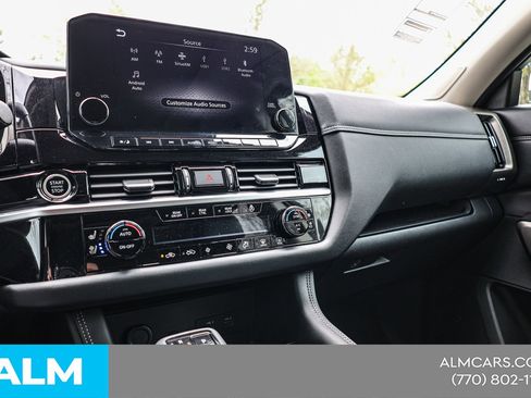 Used 2024 Nissan Pathfinder Platinum image 32