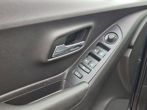 Used 2016 Chevrolet Trax LT w/ LT Convenience Package FWD image 18