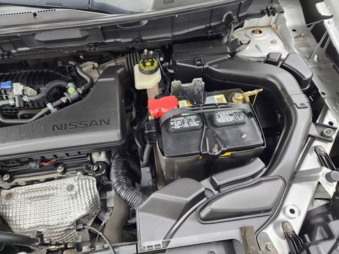 Used 2016 Nissan Rogue SV image 17