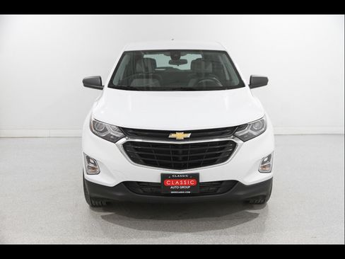 Used 2020 Chevrolet Equinox LS image 2