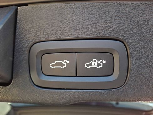 Used 2024 Volvo XC60 T8 Ultimate w/ Protection Package Premier image 28