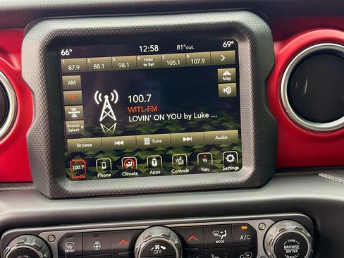 Used 2022 Jeep Gladiator Rubicon w/ LED Lighting Group AWD/4WD image 17