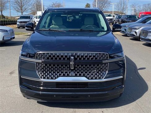 New 2026 Lincoln Navigator Reserve image 2