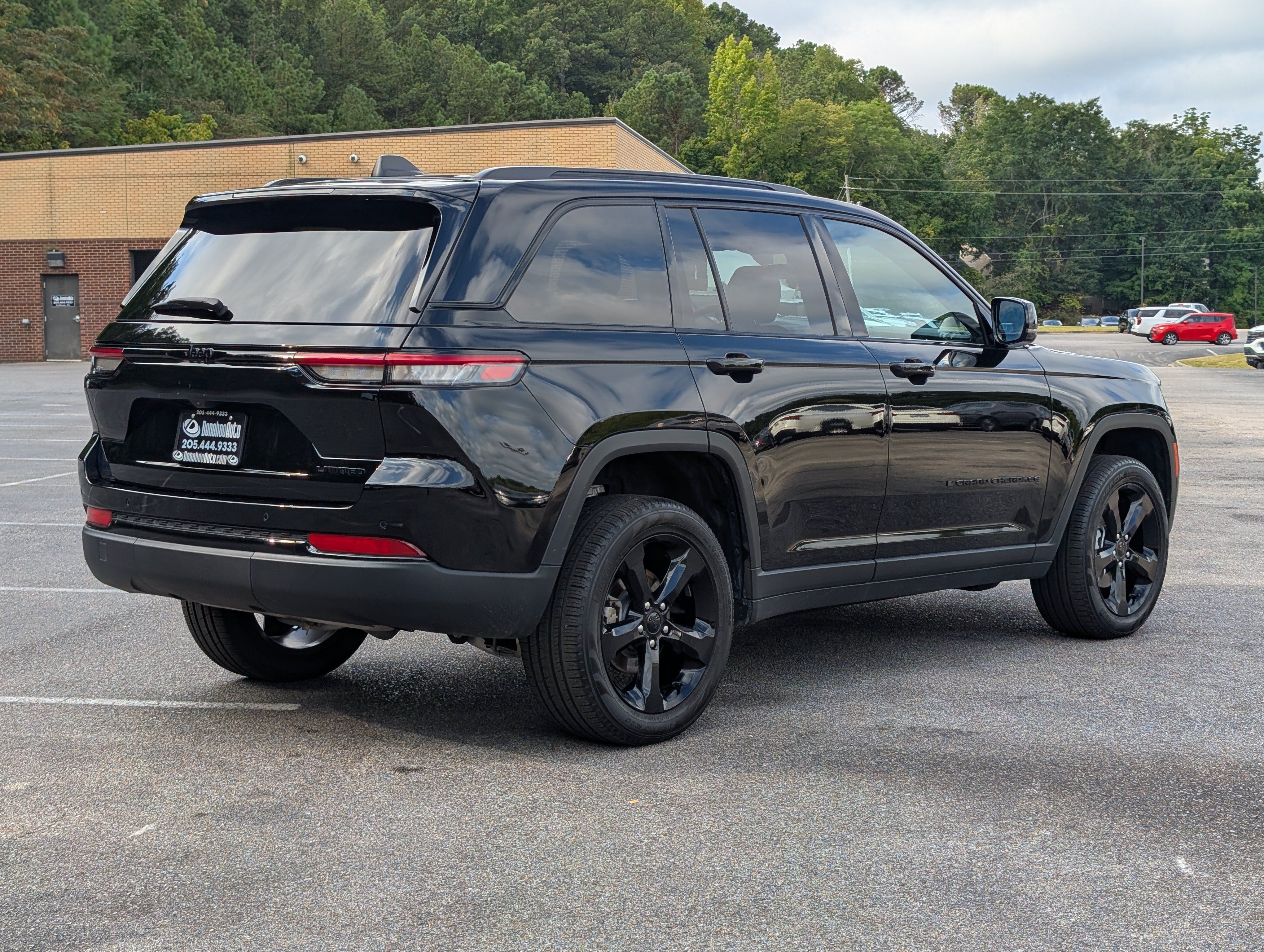Used 2025 Jeep Grand Cherokee Limited w/ Black Appearance Package RWD image 9