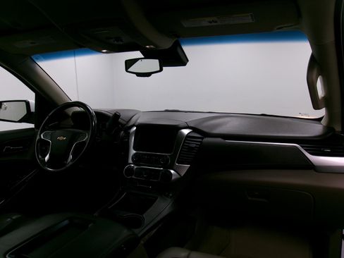 Used 2018 Chevrolet Suburban LT image 3