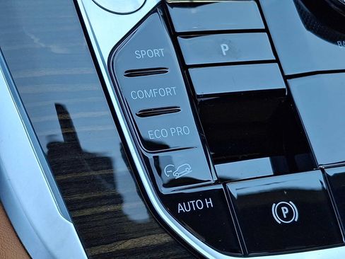 Used 2024 BMW X7 xDrive40i w/ M Sport Package AWD/4WD image 22