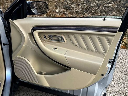 Used 2018 Ford Taurus Limited image 20