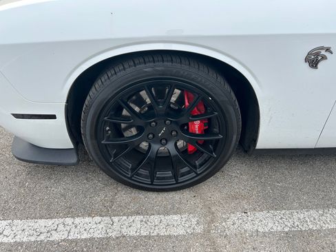 Used 2016 Dodge Challenger SRT Hellcat image 19