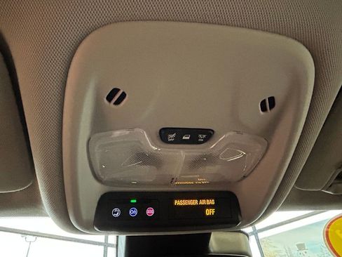 Used 2022 Chevrolet Bolt EUV LT w/ Comfort Package image 25