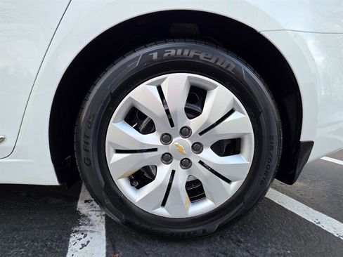 Used 2013 Chevrolet Cruze LS image 40
