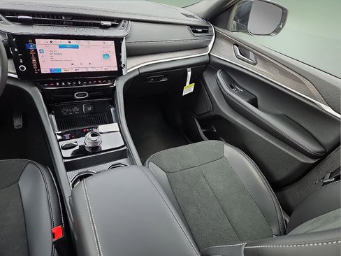 New 2026 Jeep Grand Cherokee L 4WD image 13