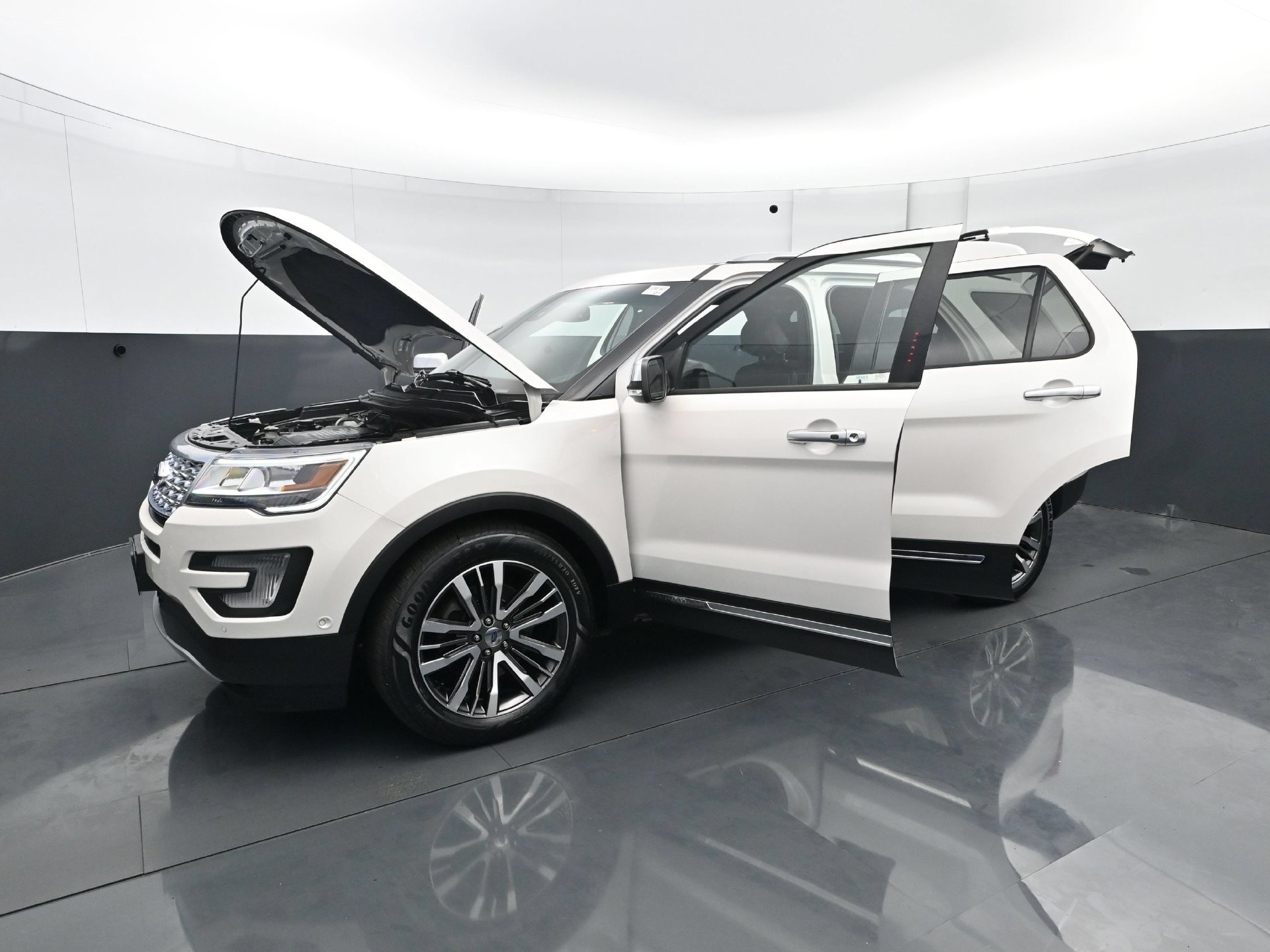 Used 2017 Ford Explorer Platinum AWD/4WD image 30