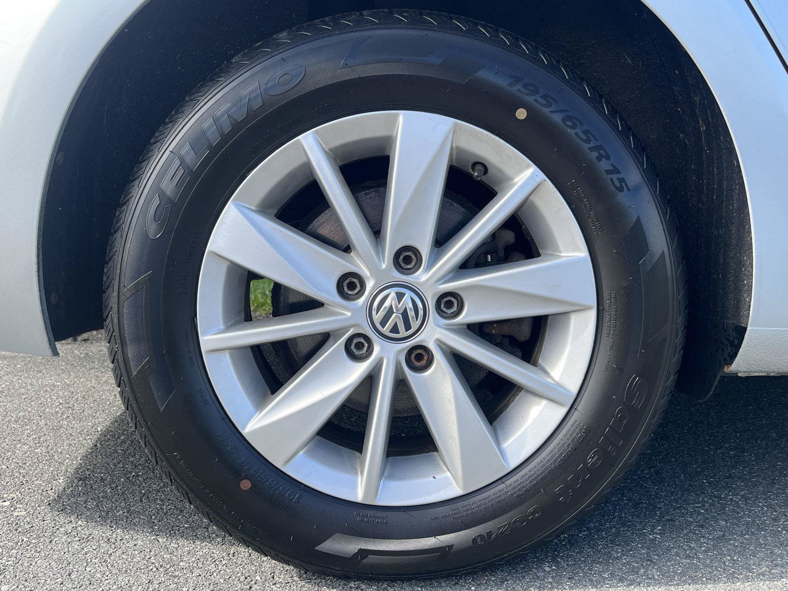Used 2016 Volkswagen Golf S FWD image 30