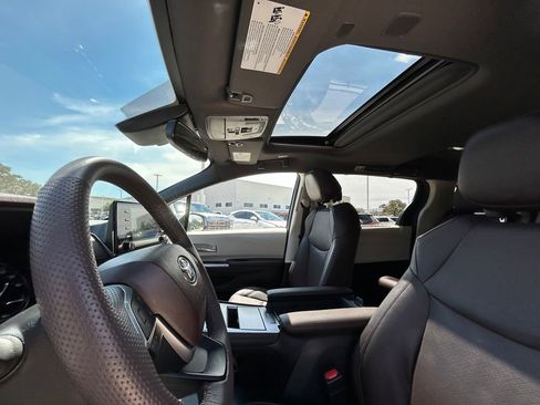 Used 2024 Toyota Sienna Platinum image 12