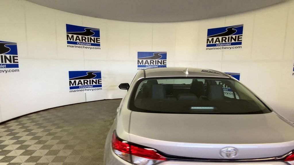 Used 2025 Toyota Corolla LE FWD image 9
