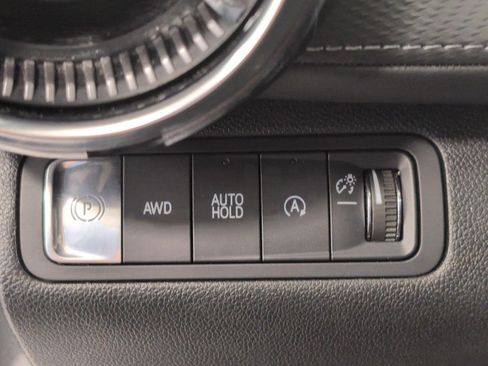 Used 2025 Chevrolet Equinox LT AWD/4WD image 11