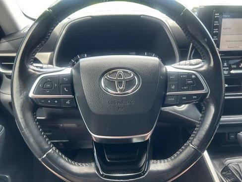 Used 2021 Toyota Highlander XLE FWD image 13