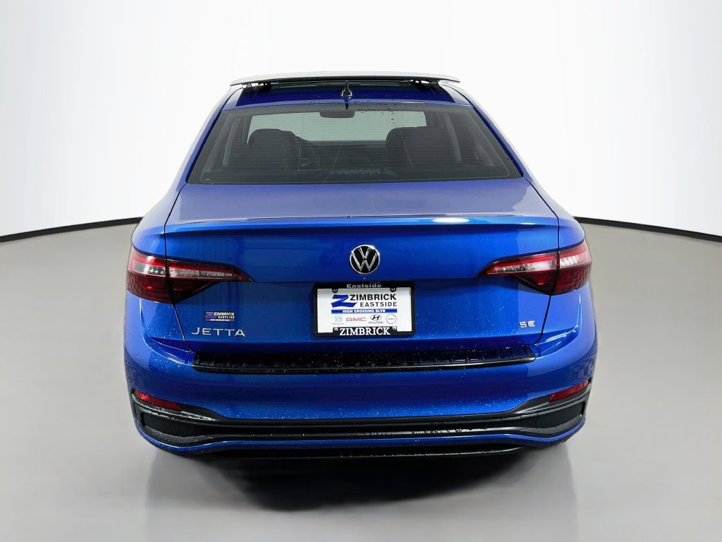 Used 2024 Volkswagen Jetta SE w/ Panoramic Sunroof Package FWD image 6