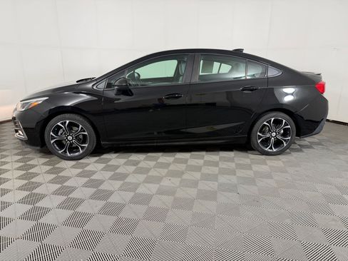 Used 2019 Chevrolet Cruze LT w/ Convenience Package FWD image 2