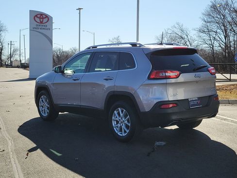Used 2017 Jeep Cherokee Latitude w/ Cold Weather Group image 4