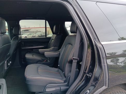Used 2023 Ford Expedition Platinum AWD/4WD image 11