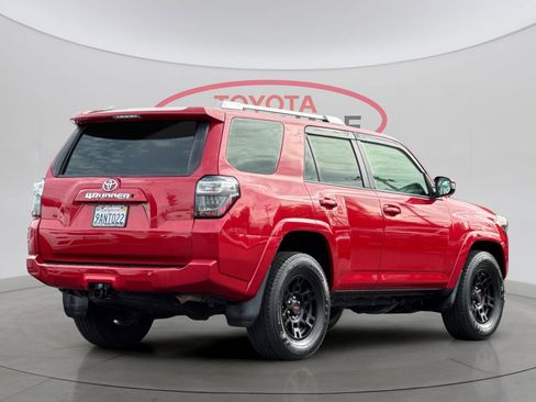 Used 2018 Toyota 4Runner SR5 image 4
