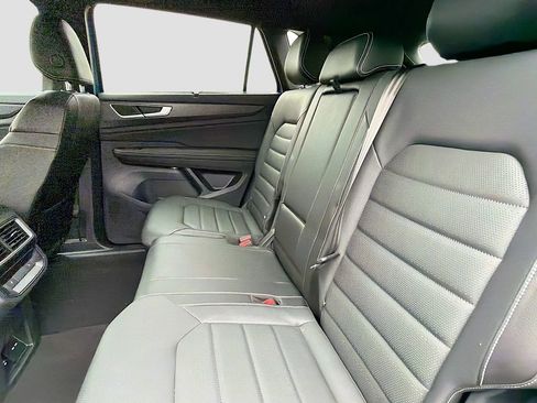 Used 2024 Volkswagen Atlas Cross Sport SEL image 20