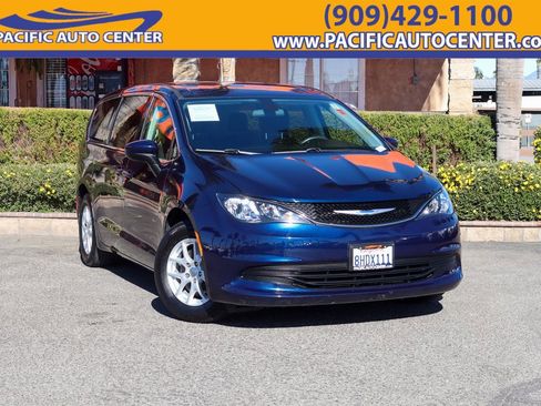 Used 2019 Chrysler Pacifica Touring image 1