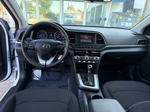 Used 2020 Hyundai Elantra SE w/ Cargo Package (C1) FWD image 12