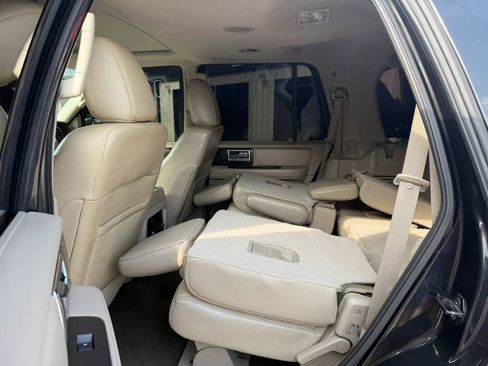 Used 2015 Lincoln Navigator 4WD image 18