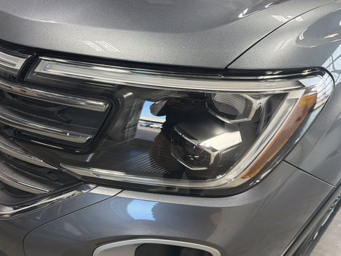 Used 2025 Volkswagen Atlas SE AWD/4WD image 16