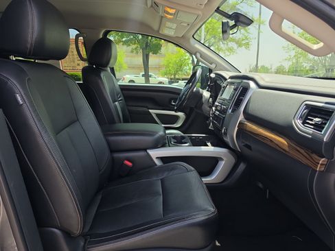 Used 2016 Nissan Titan SL AWD/4WD image 26