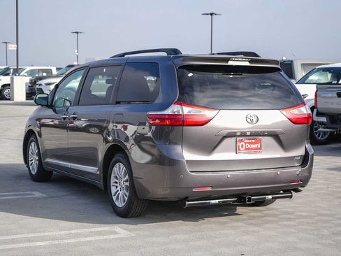 Used 2017 Toyota Sienna XLE w/ XLE Navigation Package FWD image 8