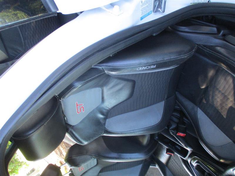 Used 2016 Ford Focus ST w/ Equipment Group 401A FWD image 12