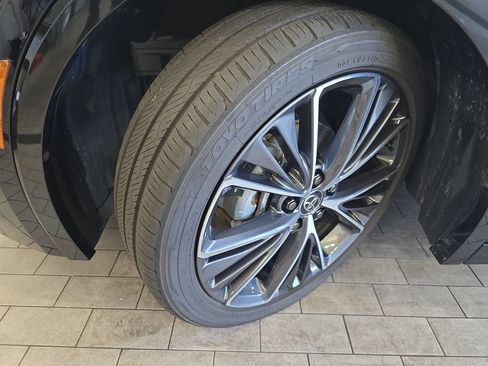 Used 2024 Toyota Prius XLE FWD image 33