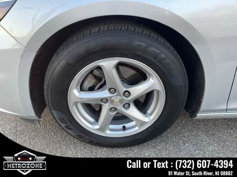 Used 2017 Chevrolet Malibu LS image 28