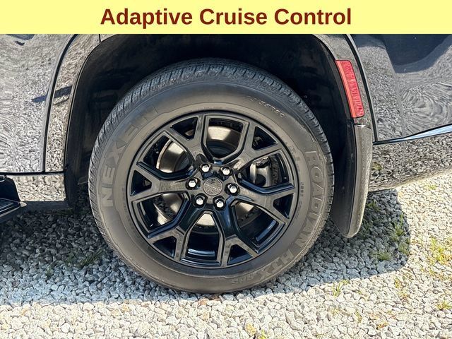 Used 2025 Jeep Wagoneer Series II AWD/4WD image 9