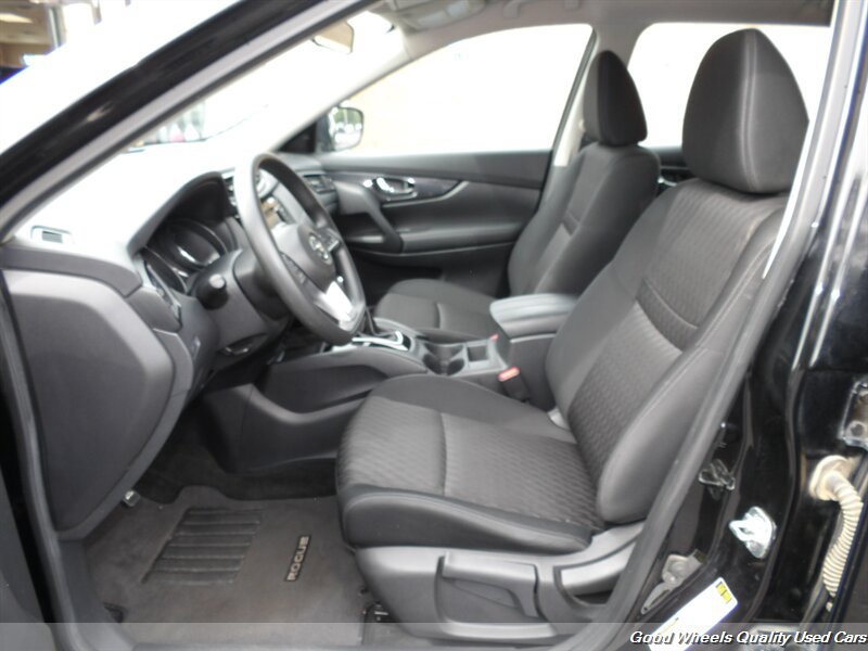 Used 2018 Nissan Rogue S FWD image 11