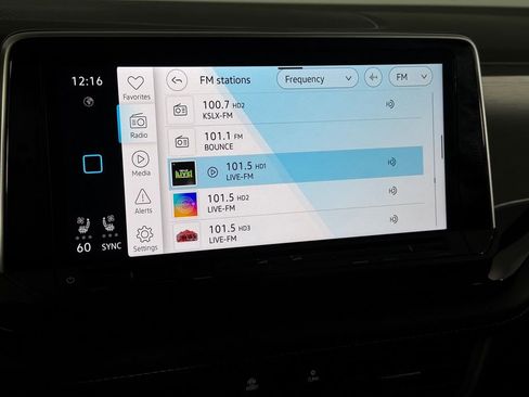 Used 2025 Volkswagen Atlas Cross Sport SE image 19