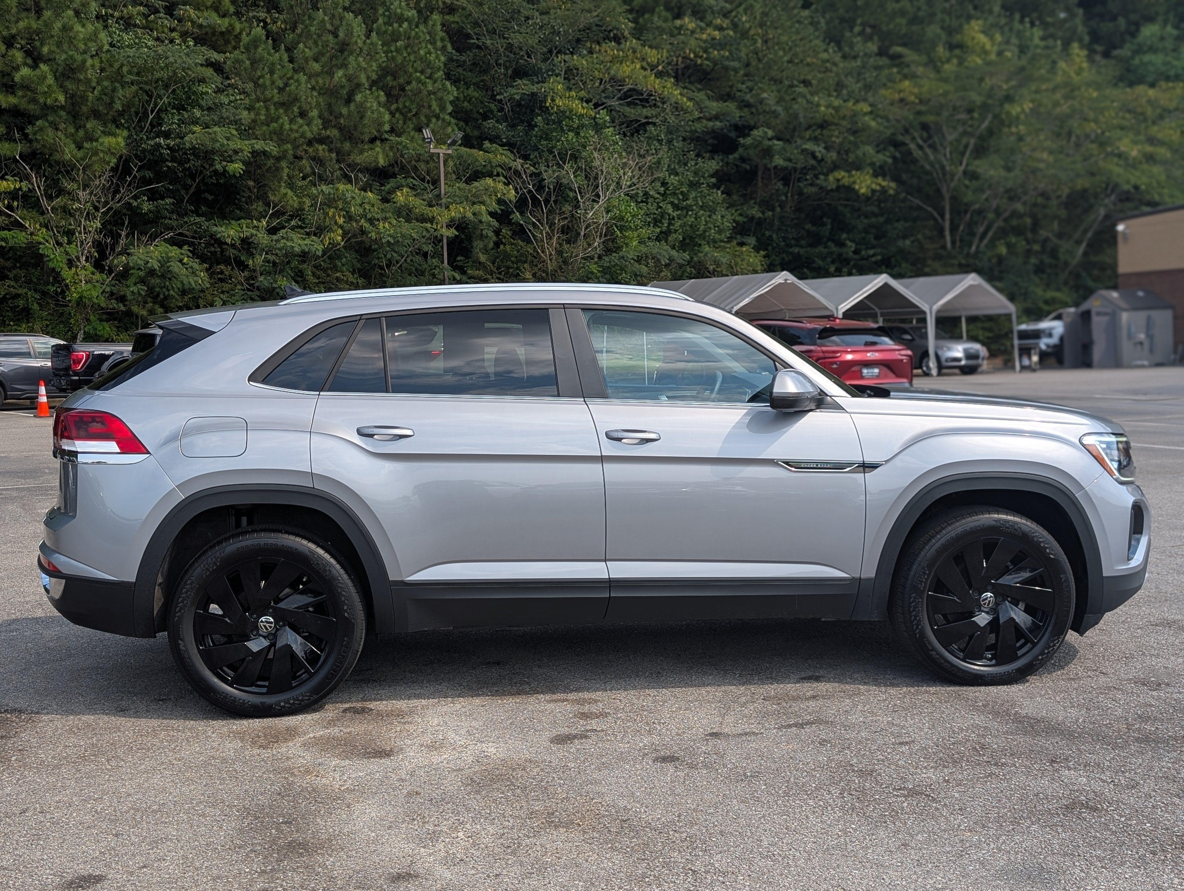 Used 2026 Volkswagen Atlas Cross Sport SE w/ Panoramic Sunroof Package FWD image 10