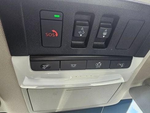 Used 2023 Nissan Pathfinder SL w/ SL Premium Package FWD image 23