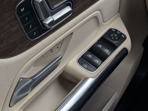 Used 2021 Mercedes-Benz GLA 250 w/ Premium Package image 19