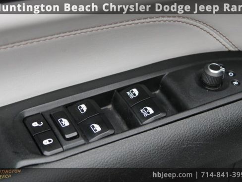 Used 2023 Jeep Compass Limited image 11