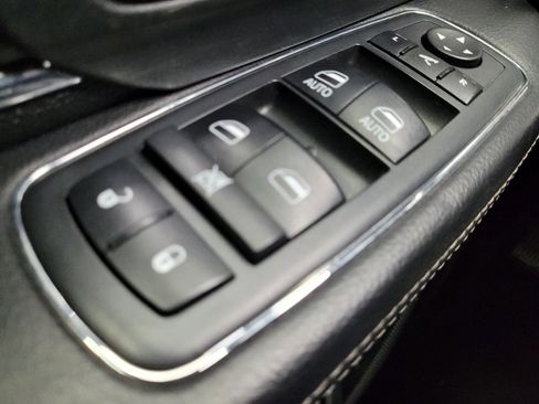 Used 2018 RAM 1500 Laramie AWD/4WD image 27