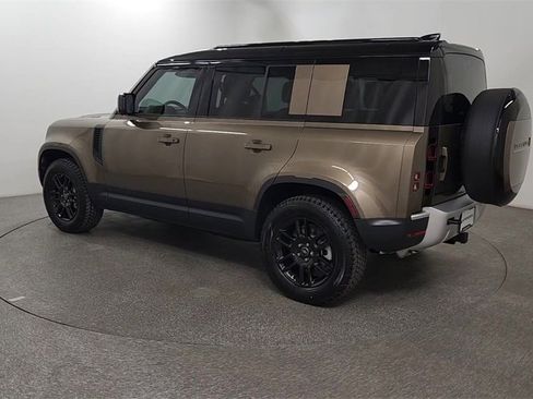 Used 2025 Land Rover Defender 110 S image 6