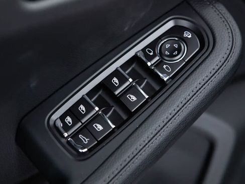 Certified 2026 Porsche Macan image 25