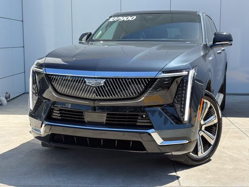 Certified 2025 Cadillac Escalade IQ Luxury 2 w/ LPO, Premium Carpet Package AWD/4WD image 1
