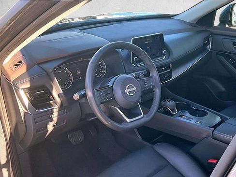 Used 2023 Nissan Rogue SV w/ SV Premium Package image 14