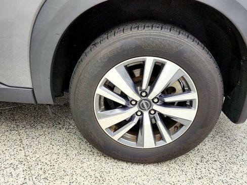Used 2024 Nissan Pathfinder SL w/ Black Appearance Package AWD/4WD image 9